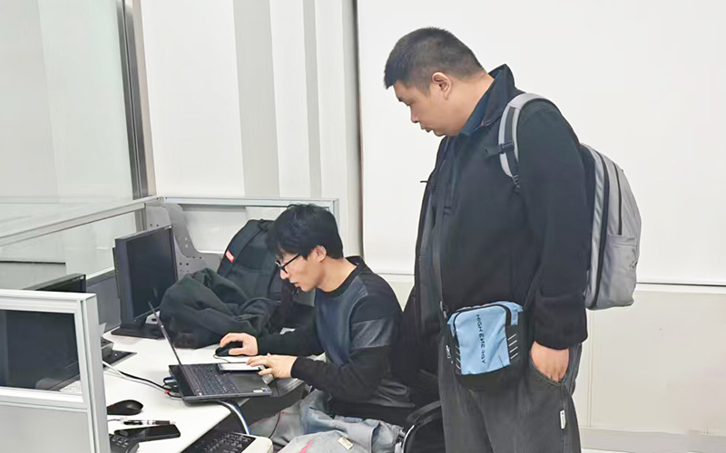 1745719137517930.jpg 公司技术工程师现场开展升级调试工作.jpg