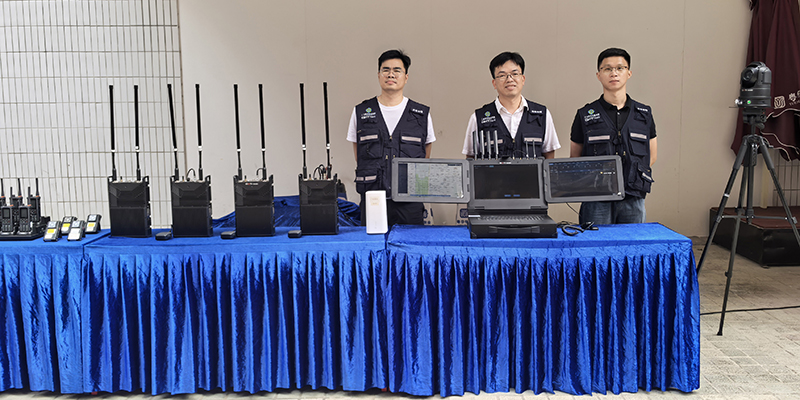 1746581801824015.jpg 广哈通信现场展示应急现场指挥部整体通信解决方案设备.jpg