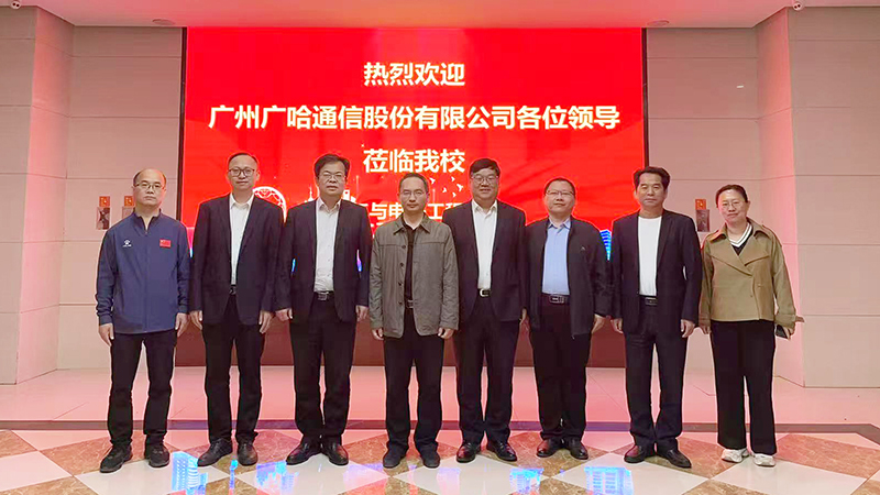 1746757105548526.jpg 与会嘉宾领导合影.jpg