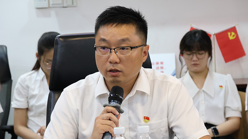 2 邓总讲话.jpg